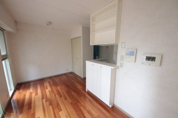 寝室(落ち着いて過ごせるお部屋なので、寝室にいかがでしょうか)