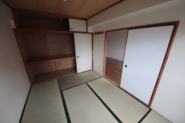 和室(フローリングだけでなく、和室もあります)