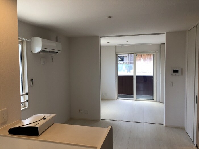 物件内観写真6　(こちらの居間で趣味の時間をお楽しみください)