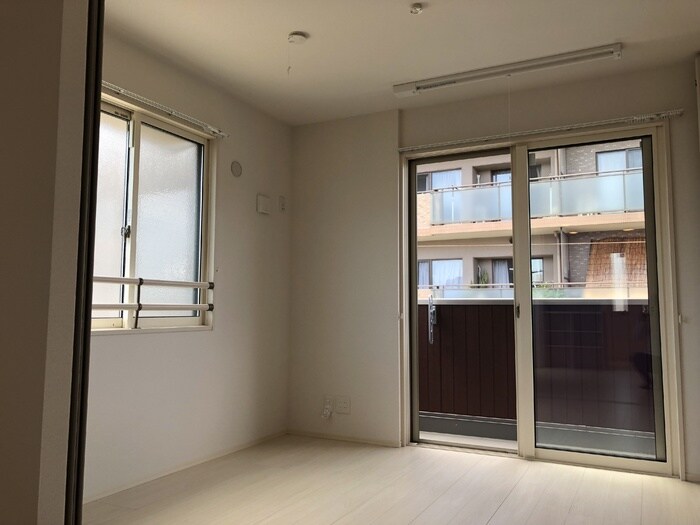 物件内観写真8　(使い勝手のいい寝室です)