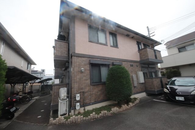 物件外観写真4　(駐車スペースもあります)