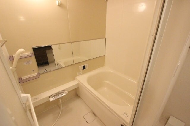 物件内観写真4　(コンパクトで使いやすいお風呂です)