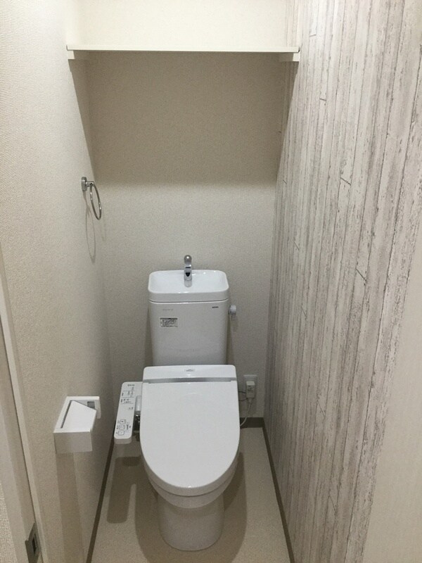 トイレ(落ち着いた色調のトイレです)