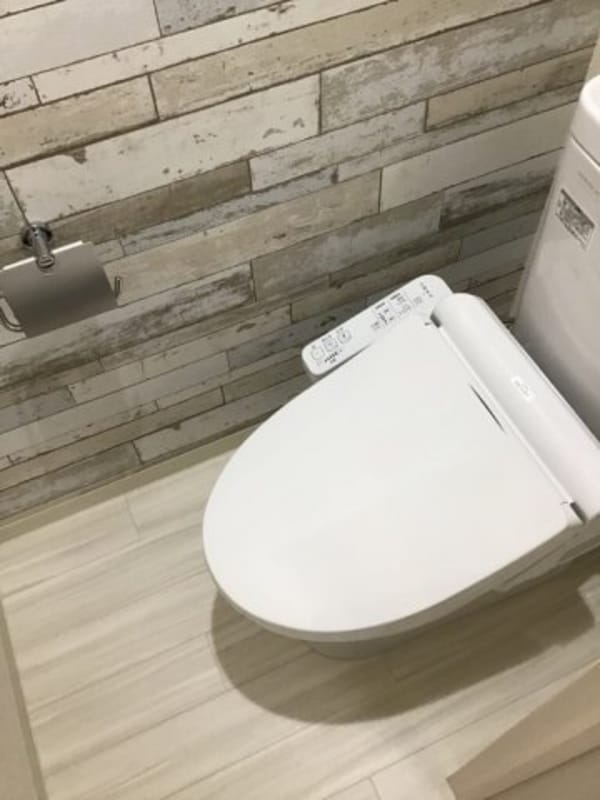 トイレ(落ち着いた色調のトイレです)
