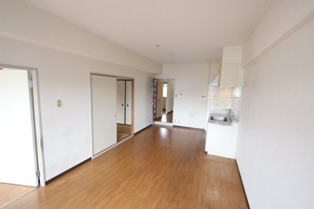 物件内観写真9　(おしゃれなリビングです)