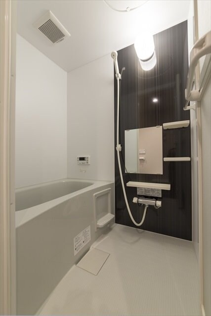 物件内観写真5　(落ち着いた空間のお風呂です)