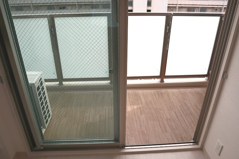 物件内観写真10　(お洗濯にも便利なバルコニー付き)