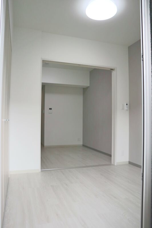 物件内観写真14　(こちらのリビングで趣味の時間をお楽しみください)