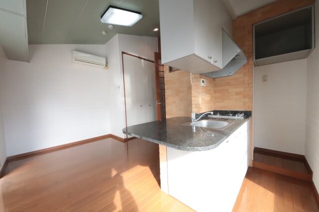 物件内観写真4　(リビングです)