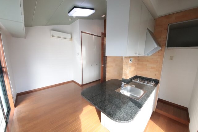 物件内観写真20　(落ち着いた色調の寝室です)