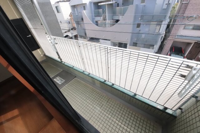 物件内観写真24　(外からの目が気にならないバルコニーで洗濯物が干せます)