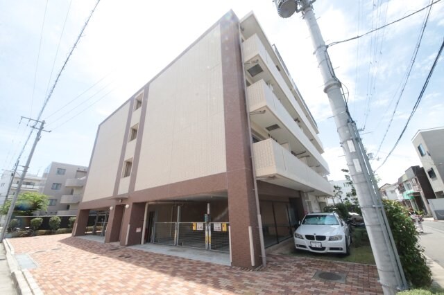 物件外観写真4　(外観は落ち着いています)