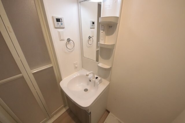 物件内観写真9　(コンパクトで使いやすい洗面所)