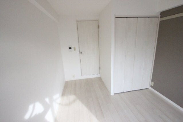 物件内観写真4　(こちらの居間で趣味の時間をお楽しみください)