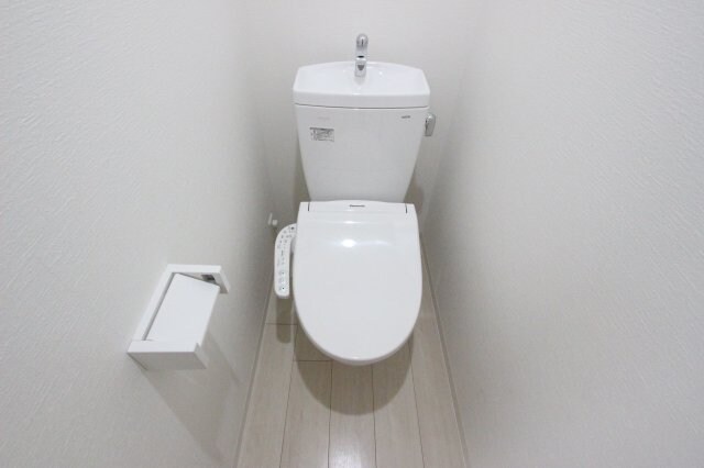 物件内観写真6　(シンプルで使いやすいトイレです)