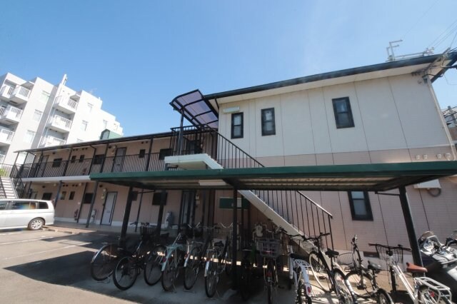 物件外観写真4　(落ち着いた雰囲気の外観です)