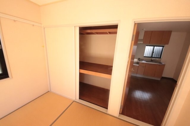 物件内観写真14　(専用の収納スペースです)