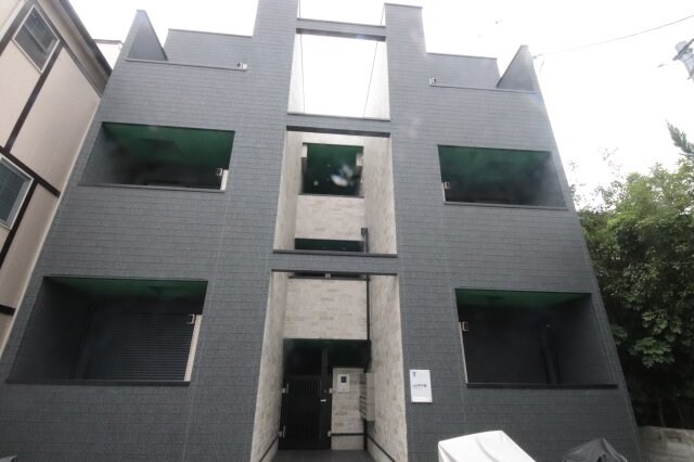 物件外観写真1　(落ち着いた雰囲気の外観です)