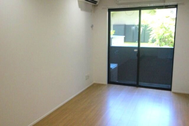 物件内観写真3　(おしゃれな居間です)