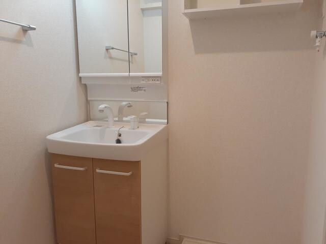 物件内観写真7　(スペースが確保できる洗面所です)