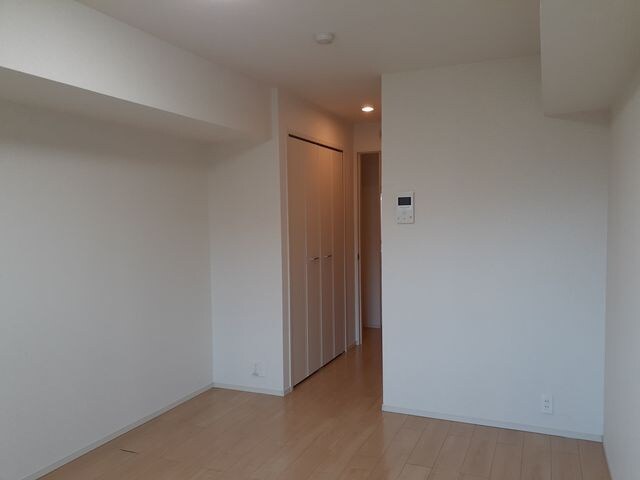 物件内観写真8　(ゆったりとした居間です)