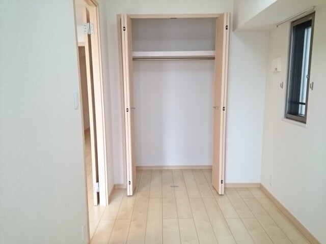 物件内観写真10　(便利な収納スペースです)