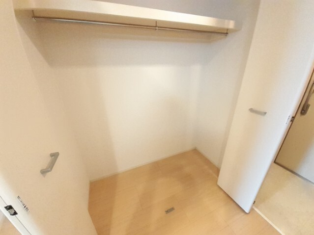 物件内観写真7　(便利な収納スペースです)