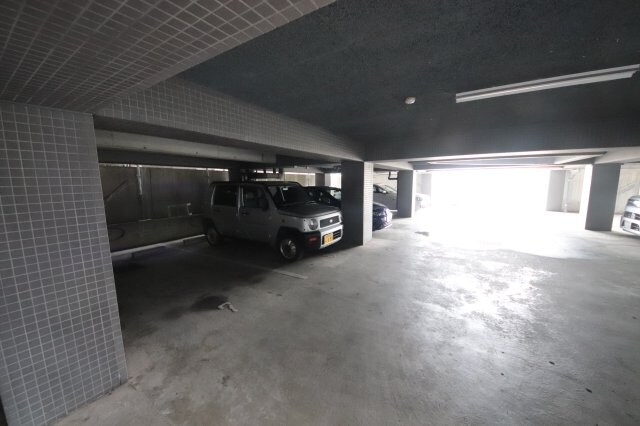 物件外観写真3　(駐車場に車を止められます)