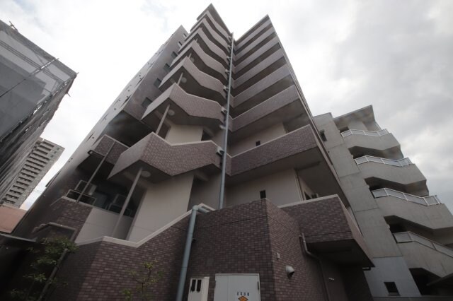 物件外観写真2　(外観は落ち着いています)