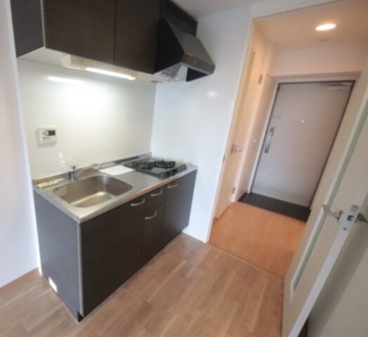 物件内観写真4　(コンパクトなキッチンで掃除もラクラク)