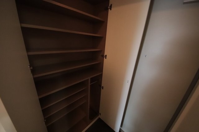物件内観写真12　(収納スペース豊富です)