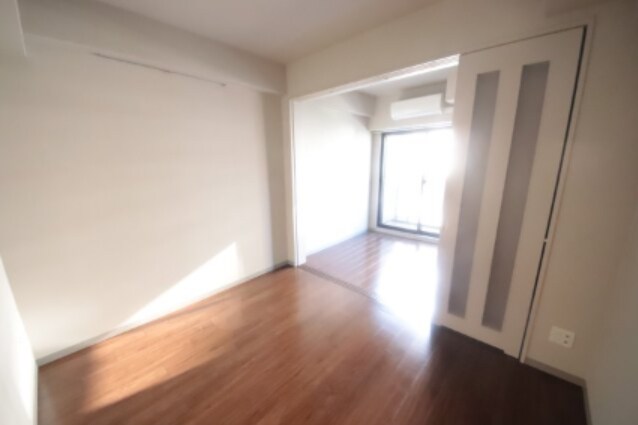 物件内観写真6　(ゆったりとしたリビングです)