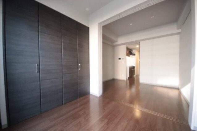 物件内観写真14　(ゆったりとした居間です)