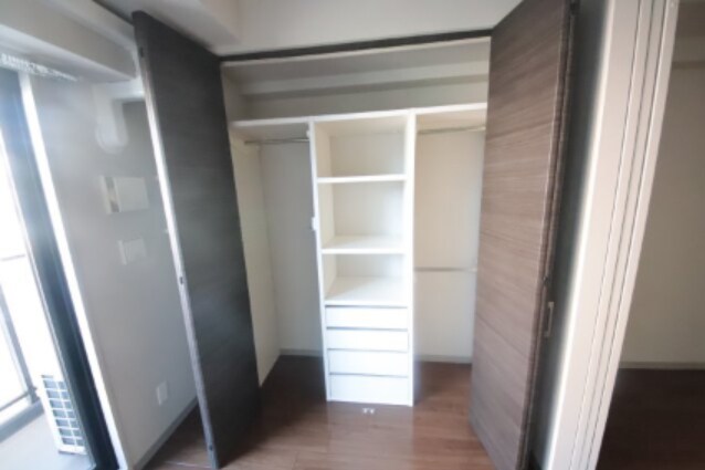 物件内観写真16　(収納豊富です)