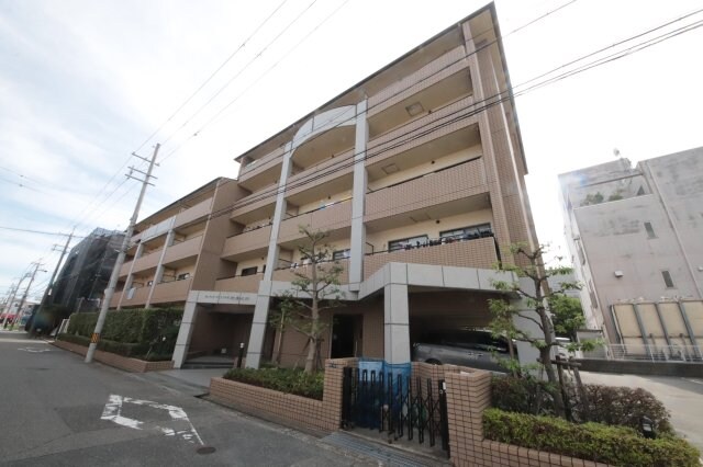 物件外観写真1　(外観は落ち着いています)