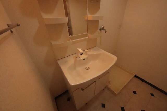 物件内観写真9　(広い洗面スペース)