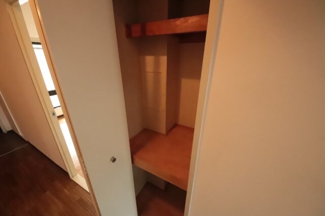 物件内観写真12　(大きなスペースがあり、収納には困りません)