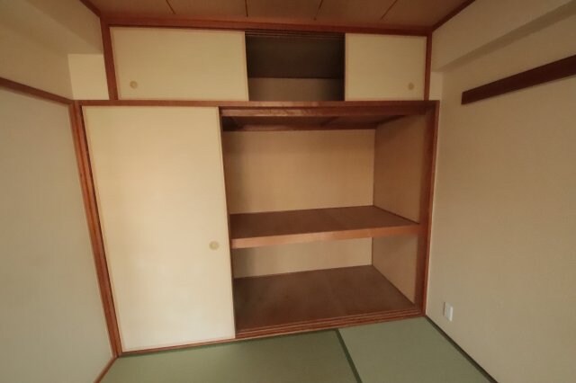 物件内観写真19　(収納豊富です)