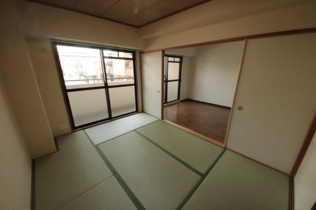 物件内観写真21　(和室があれば、来客や子供用のスペースとして活躍します)