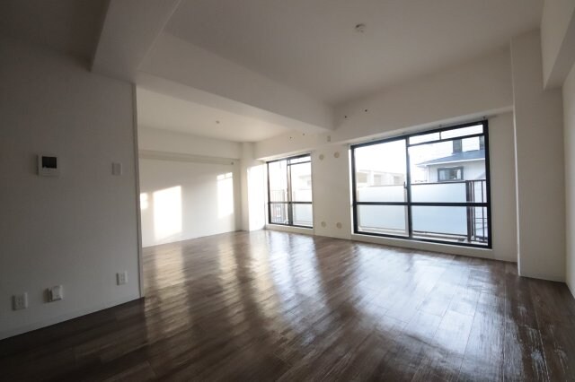 物件内観写真7　(ゆったり過ごせるリビングです)