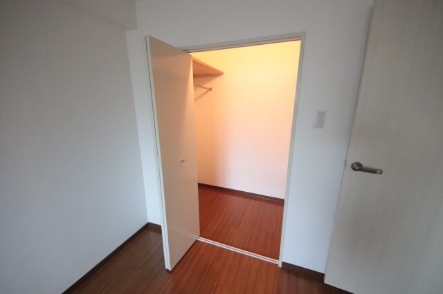 物件内観写真9　(小物を収納するのに便利です)