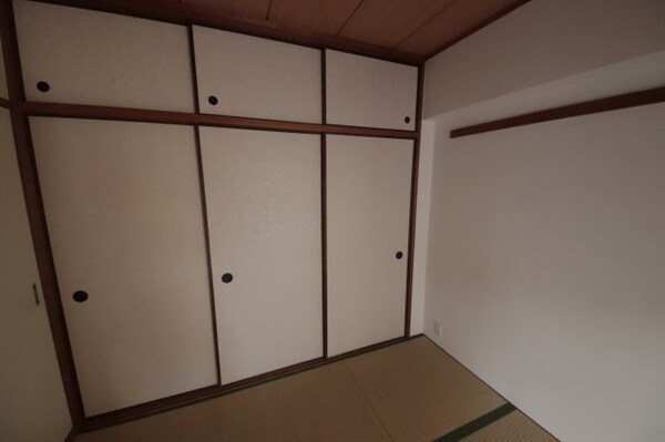 和室(和室があると、家にあたたかい雰囲気が生まれます)