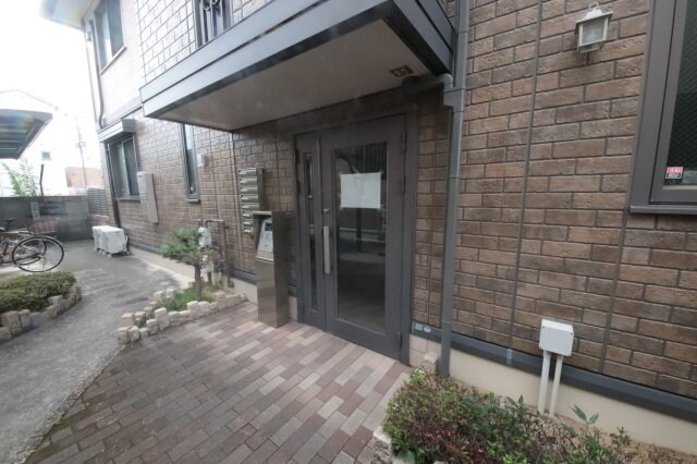 物件外観写真2　(エントランスです)
