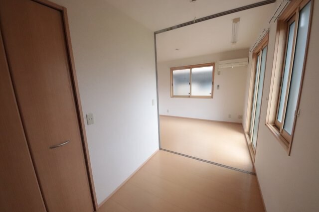 物件内観写真13　(ゆったりした洋室です)