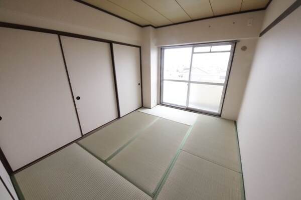 和室(フローリングだけでなく、和室もあります)