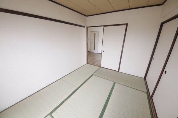 和室(和室があると落ち着いた雰囲気になりますね)