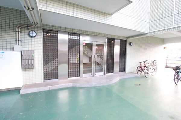 ロビー・ラウンジ(建物の内部です)