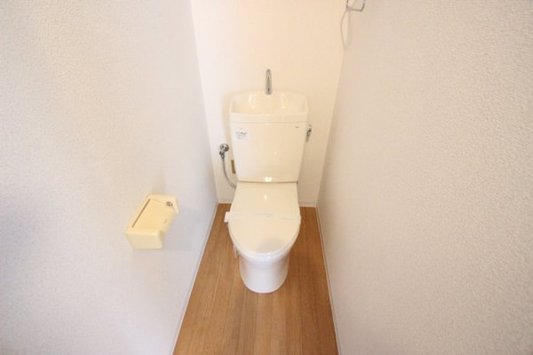 トイレ(コンパクトで使いやすいトイレです)