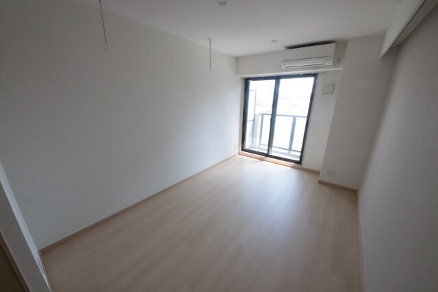 物件内観写真7　(こちらのリビングで趣味の時間をお楽しみください)