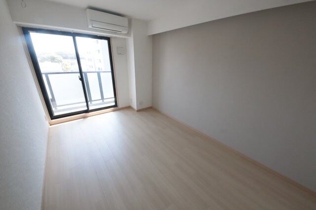 物件内観写真20　(こちらの居間で趣味の時間をお楽しみください)